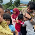 Upaya Polri Kembalikan Senyum Anak-anak dan Ibu-ibu Korban Gempa Cianjur   