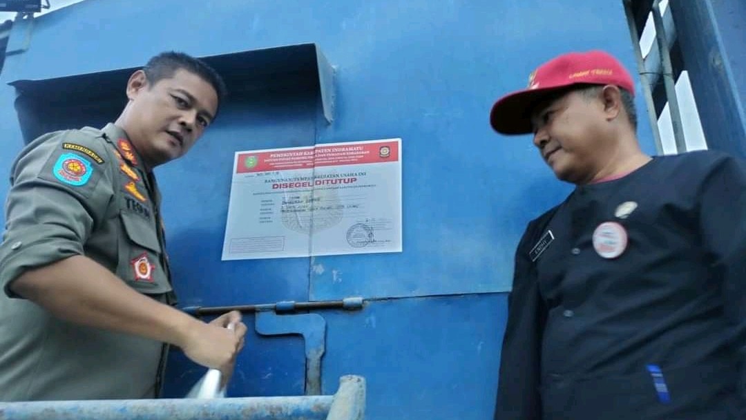 Tegas, Satpol-PP Damkar Indramayu Menutup Batching Plant Tak Lengkap Izin di Desa Jatimunggul