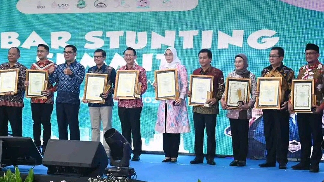 Berhasil Turunkan 50 Persen Angka Stunting, Indramayu Raih Penghargaan dari Gubernur Jabar