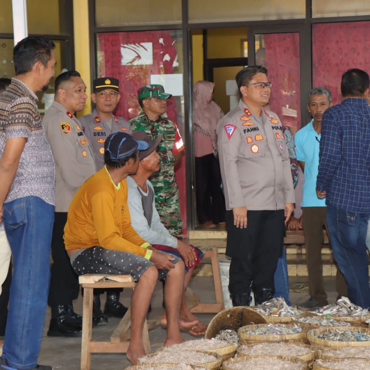 Jumat Curhat, Kapolres Indramayu Kunjungi KUD Glayem Kecamatan Juntinyuat