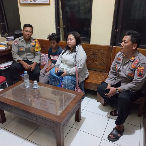 Anggota Polsek Tukdana Jemput Danang Bocah Hilang Yang Dibawa ODGJ Hingga ke Jawa Tengah