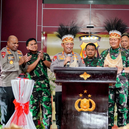 Ratas Bareng Presiden, Kapolri Tegaskan TNI-Polri Kawal Seluruh Kebijakan di Papua 