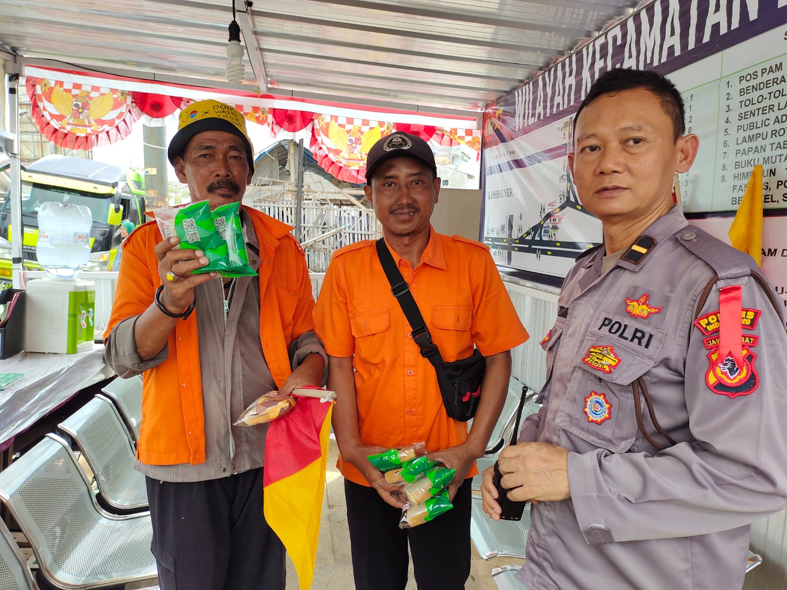 Polres Indramayu menggelar kegiatan Jumat Curhat bersama masyarakat di Pasar Bangkir 