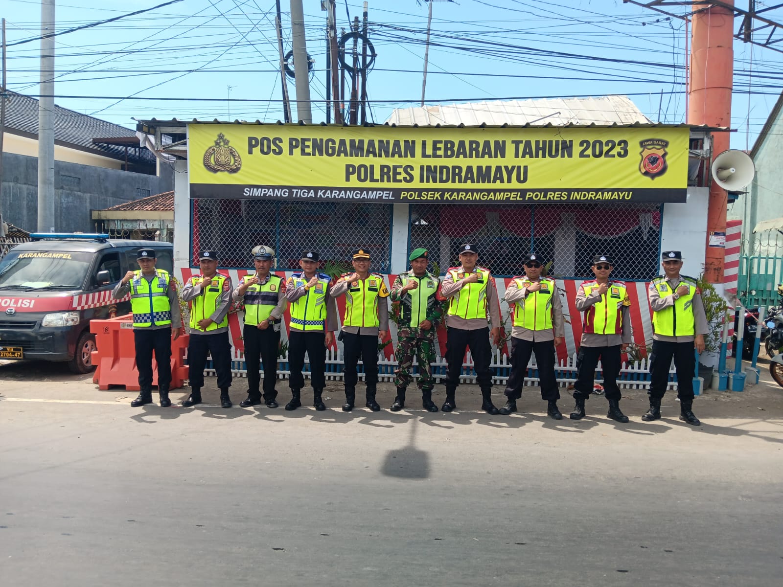 Petugas Gabungan TNI – Polri Lakukan Pengamanan Arus Balik di Pos Pam LM Karangampel