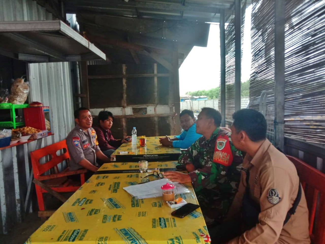 Jaga Kamtibmas Kondusif, TNI – Polri di Indramayu Rutin Laksanakan Patroli Sambang Warga