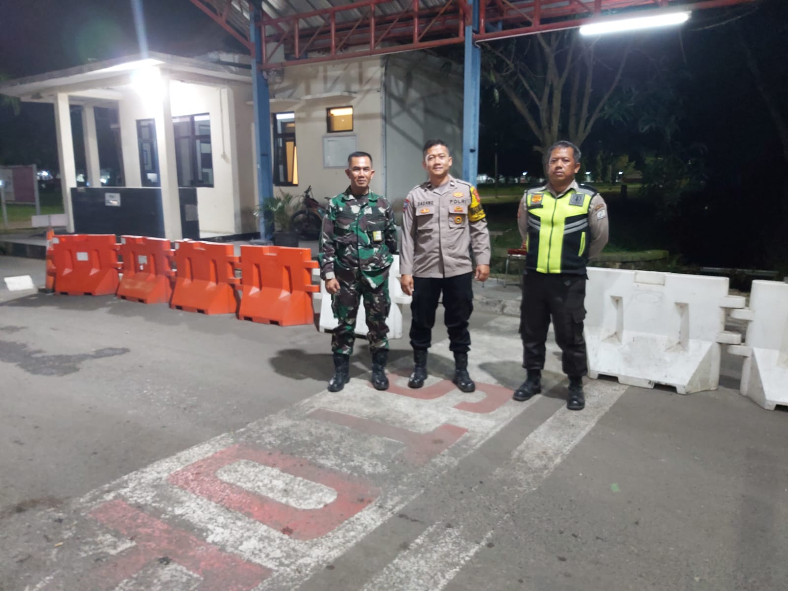 Polisi Bersama TNI di Kecamatan Indramayu Gelar Patroli Bersama