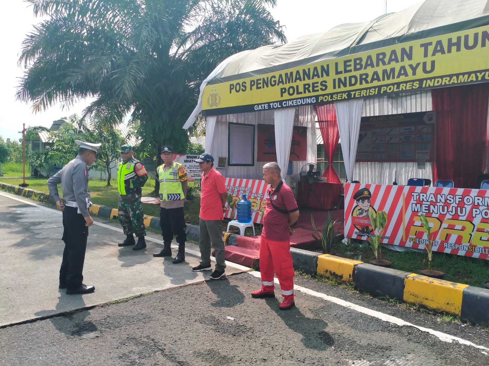 TNI-POLRI Sinergi Melaksanakan Pengamanan di Pos Pam Gate Tol Cikedung