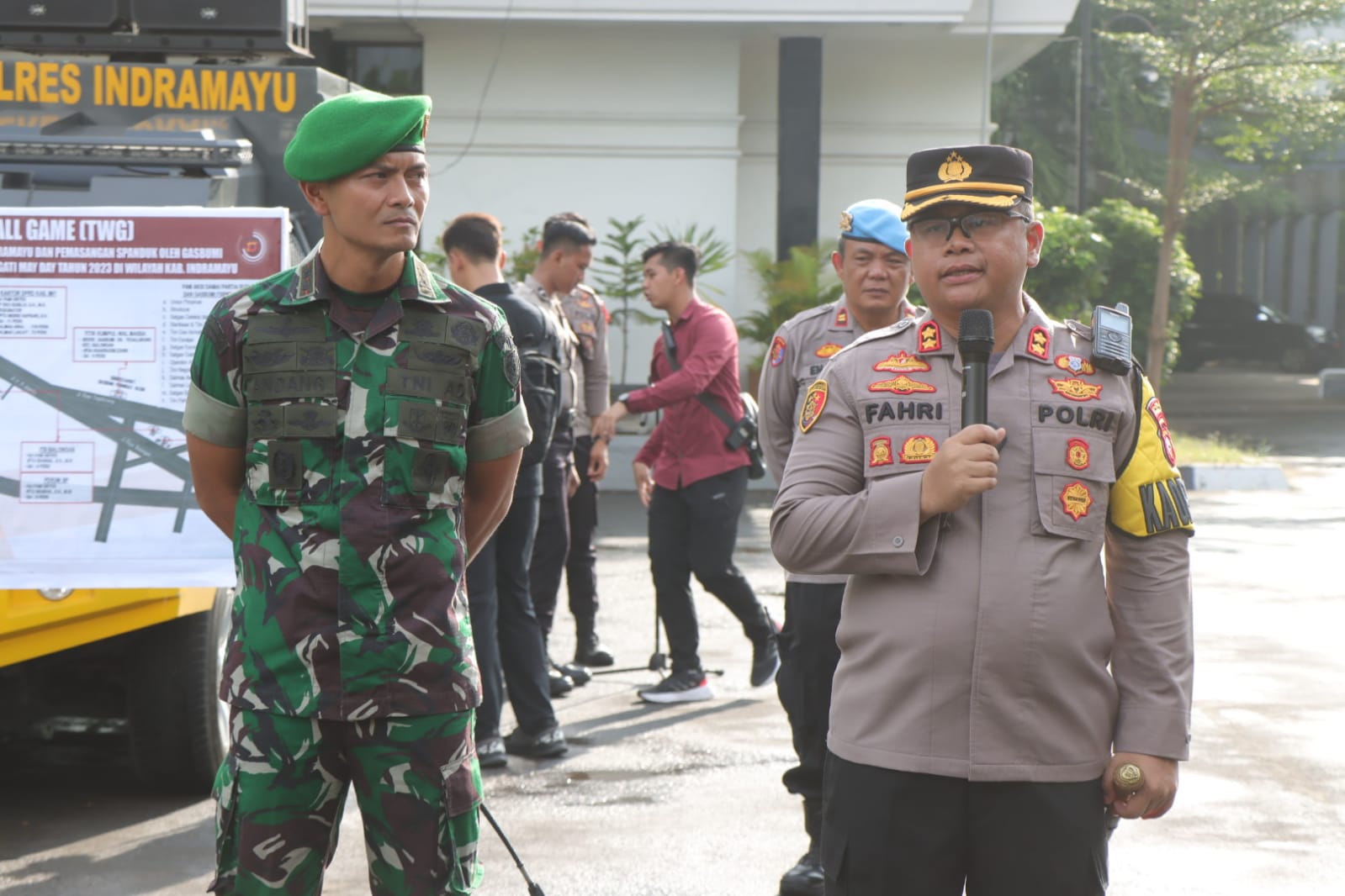 TNI – Polri Gelar Pengamanan Aksi Unjukrasa Yang Dilakukan Serikat Buruh GASBumi FSBmigas-KASBI Indramayu