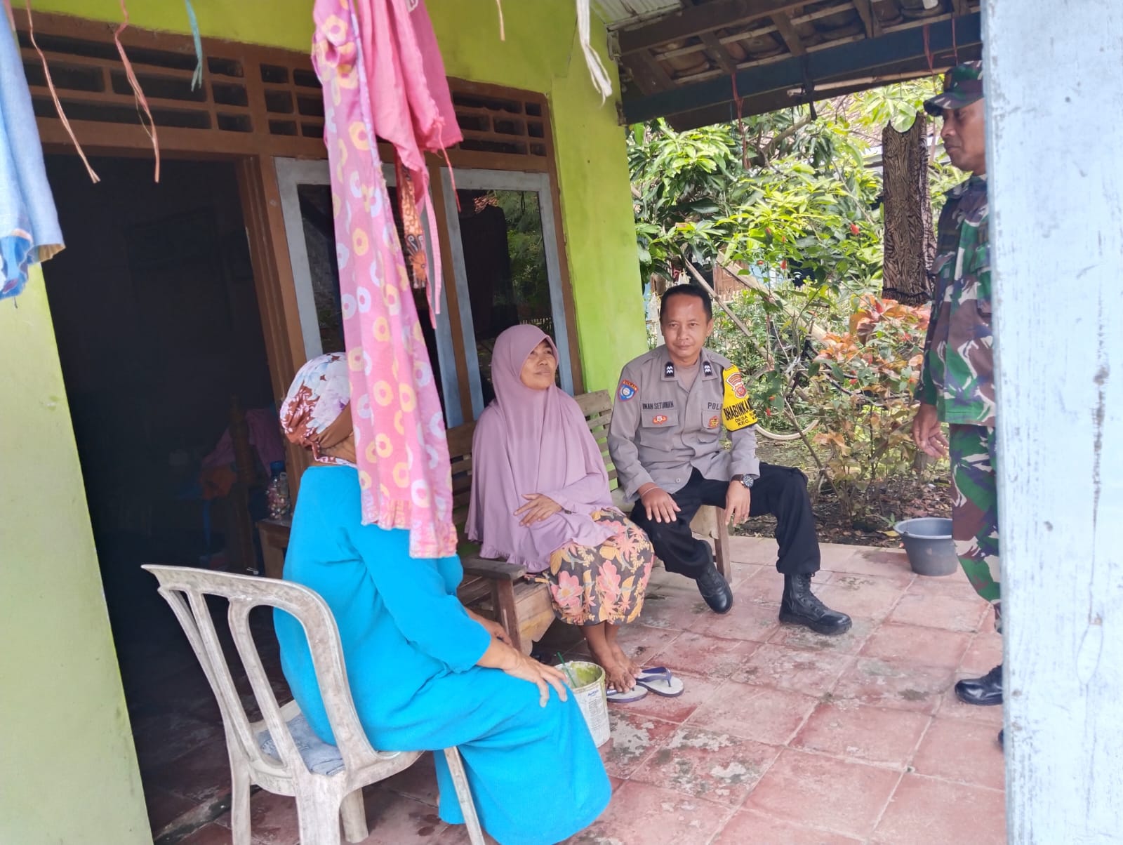 Sinergi TNI-Polri di Kecamatan Kroya, Laksanakan Patroli Sambang