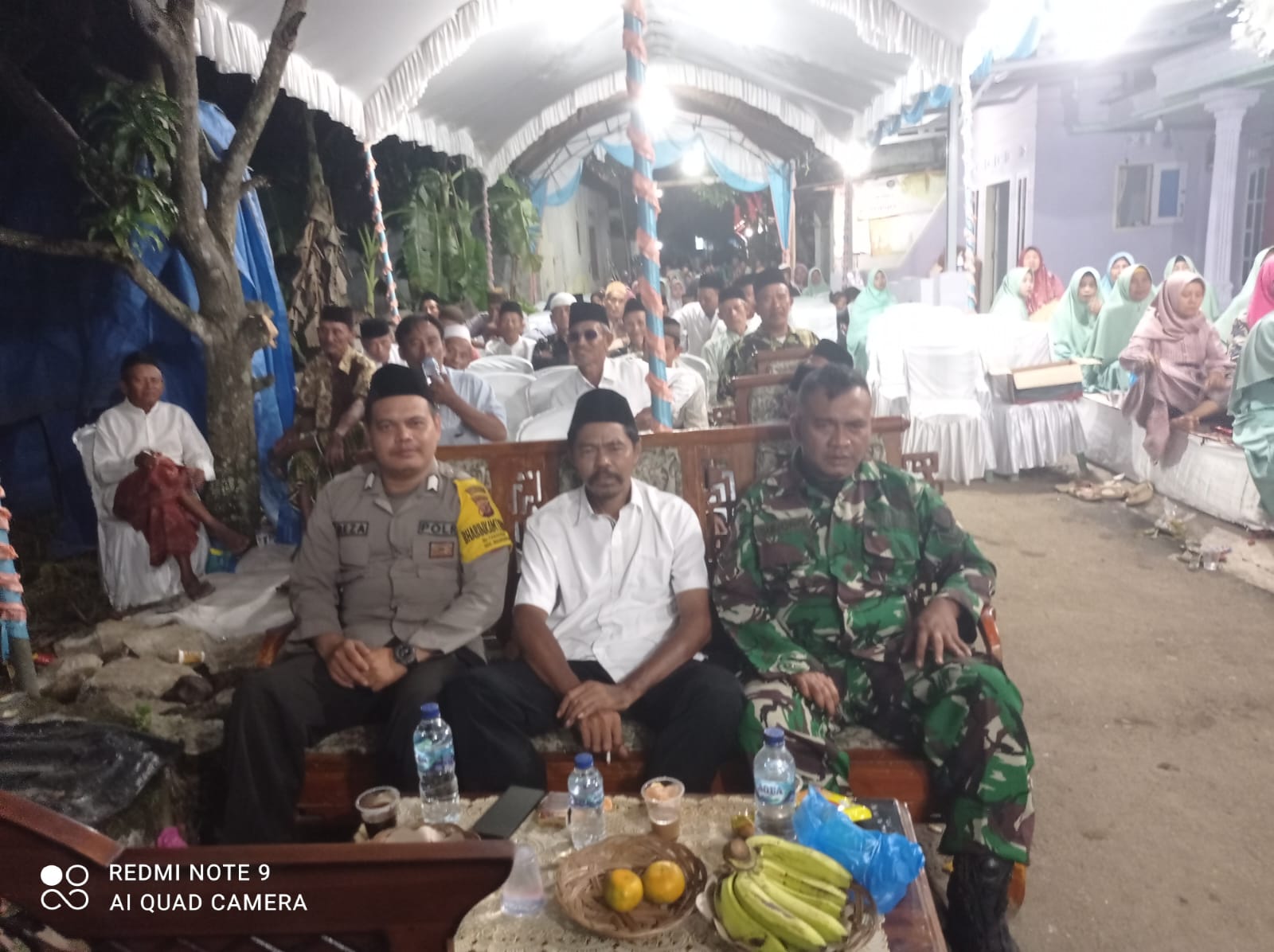 Bhabinkamtibmas Polsek Krangkeng Bersama TNI Menghadiri Pengajian Umum Dalam Rangka Halal Bihalal