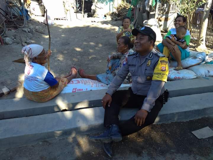 Duduk Bersama Warga Binaan, Bhabinkamtibmas Polsek Losarang Sampaikan Pesan Kamtibmas    