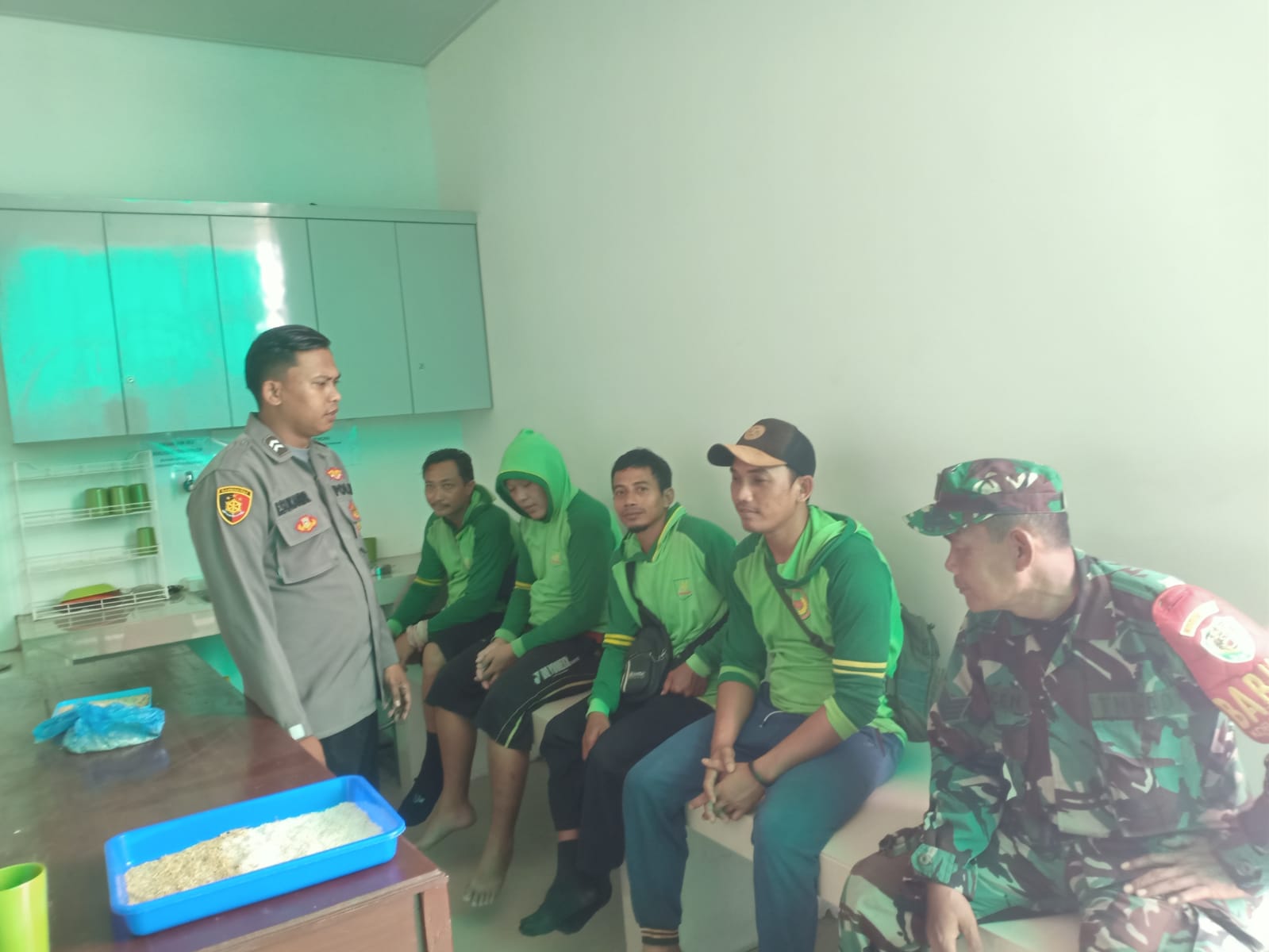 TNI-Polri di Kecamatan Kandanghaur, Kompak Sambangi Warga